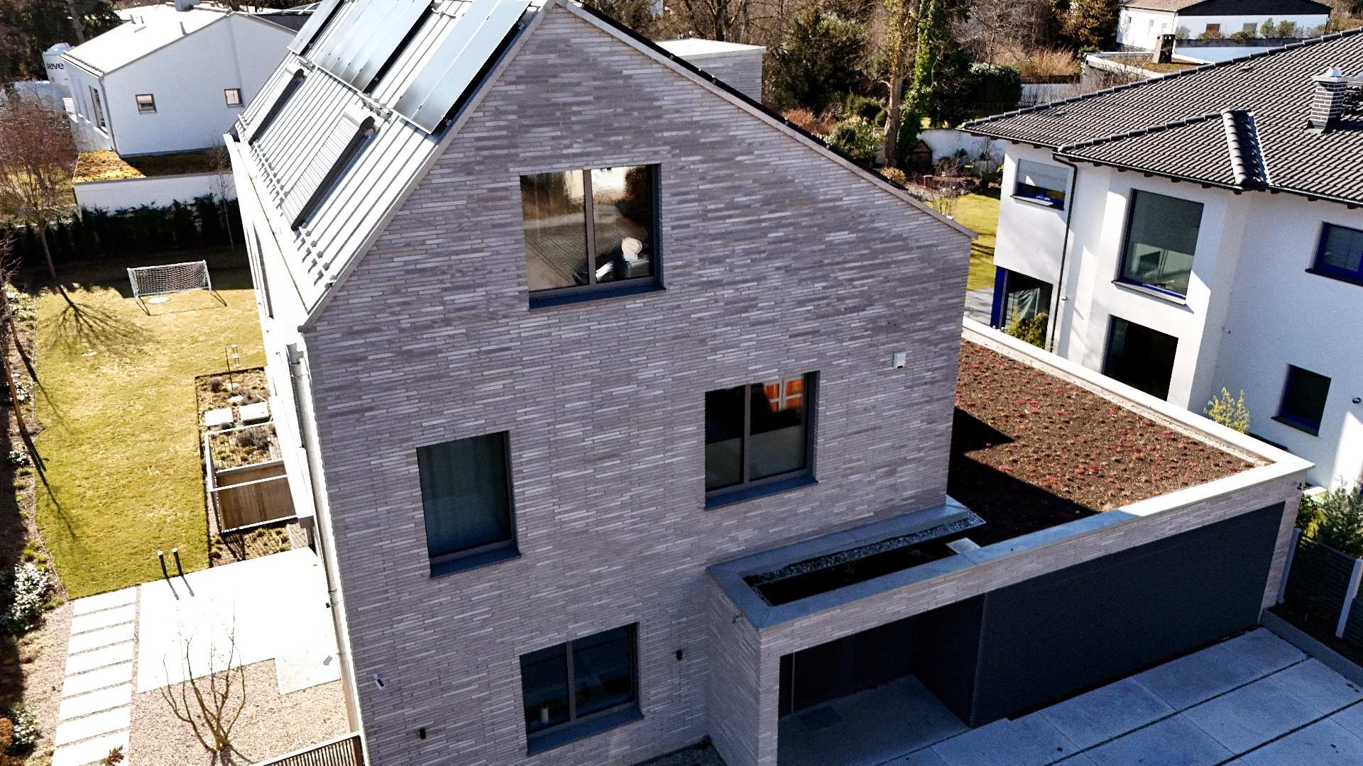 Klinkerriemchen für die Fassade: natürliche Ästhetik, Technik und langlebige Lösung