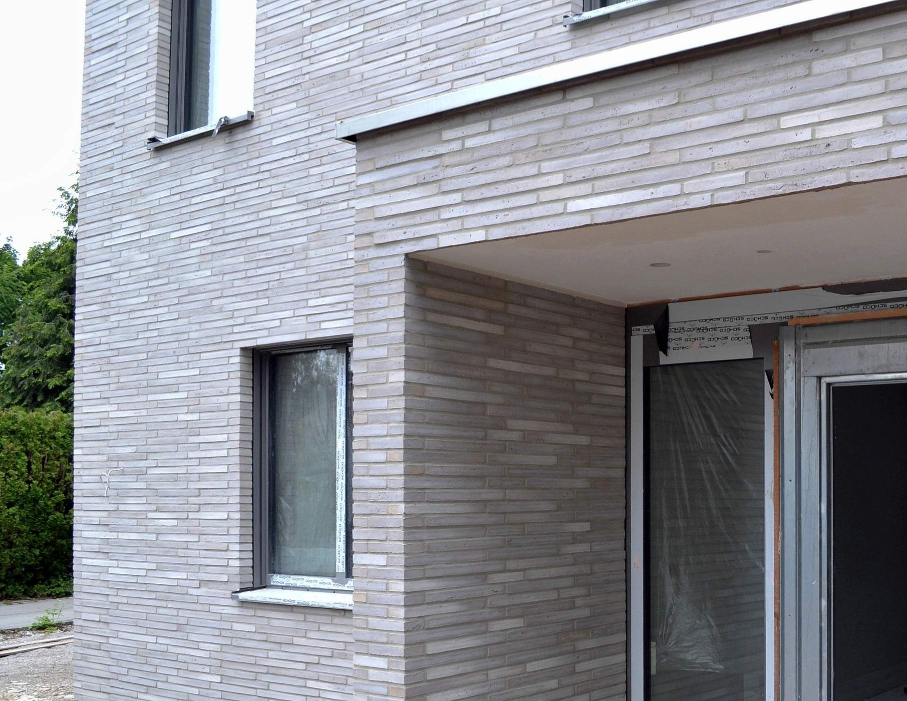 Exklusive Fassadengestaltung in Bayern: Die Ästhetik dänischer Wasserstrich- und Handformriemchen